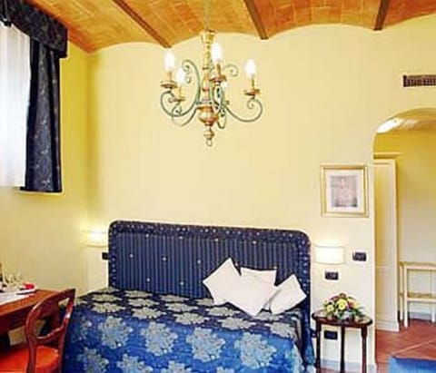 Single Room, Accessible | Premium bedding, minibar, individually furnished, desk