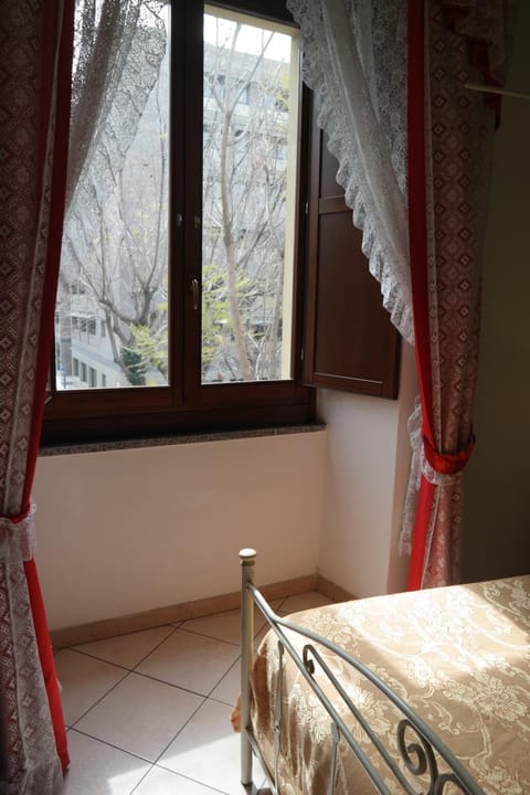 Desk, cribs/infant beds, free WiFi, bed sheets