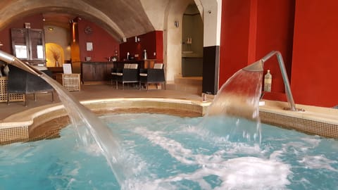 Hot tub, steam room, Turkish bath, body treatments, body scrubs, facials