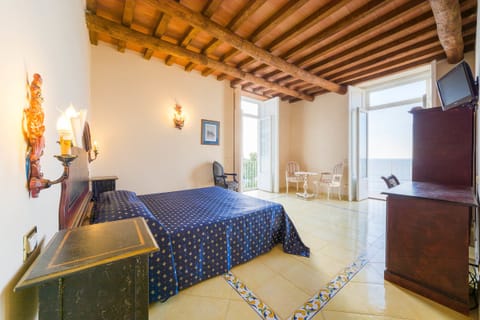 Panoramic Double Room, Sea View | Premium bedding, minibar, in-room safe, desk