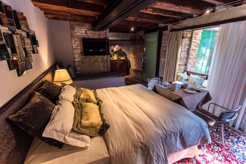 Junior Suite, 1 Queen Bed with Sofa bed (Comfort with Private Garden) | Premium bedding, down comforters, Select Comfort beds, minibar