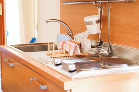 Studio | Private kitchenette | Fridge, stovetop, coffee/tea maker, electric kettle