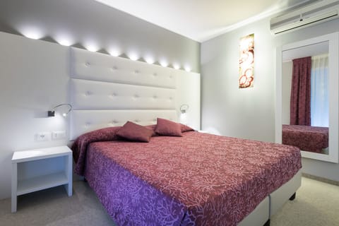 Pillowtop beds, in-room safe, blackout drapes, free WiFi