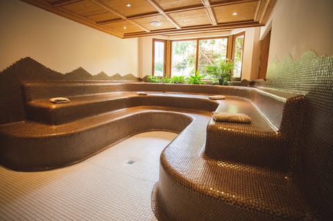 Sauna, steam room, Turkish bath, body treatments, Thai massages