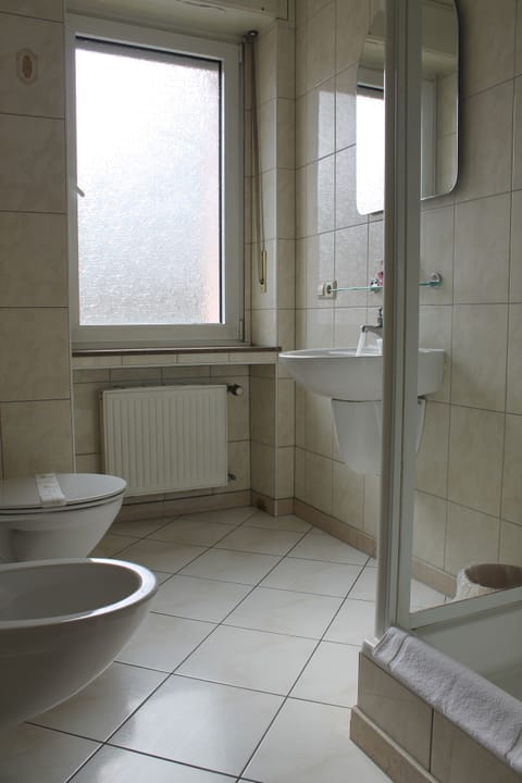 Separate tub and shower, free toiletries, hair dryer, bathrobes
