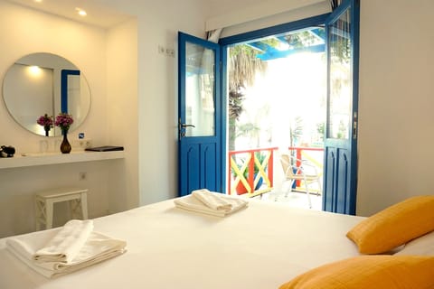 Double Room | 1 bedroom, in-room safe, soundproofing, iron/ironing board