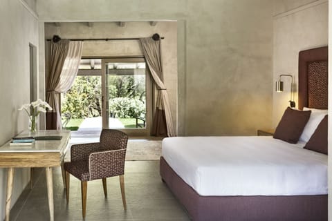 Suite, Private Pool | Premium bedding, minibar, in-room safe, soundproofing