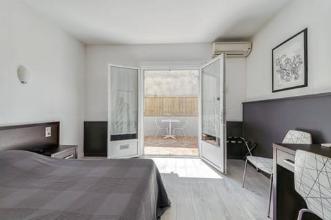 Double Room, Terrace | Desk, soundproofing, iron/ironing board, free WiFi