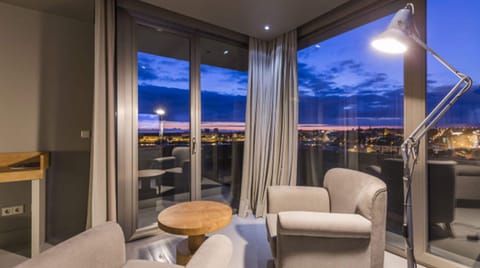 Suite | Minibar, in-room safe, desk, soundproofing