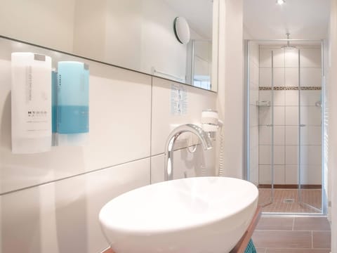 Junior Suite, Non Smoking | Bathroom | Shower, rainfall showerhead, designer toiletries, hair dryer