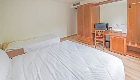 Standard Triple Room | Premium bedding, down comforters, pillowtop beds, soundproofing