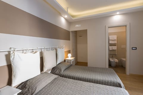 Double Room (Green) | Minibar, desk, laptop workspace, iron/ironing board