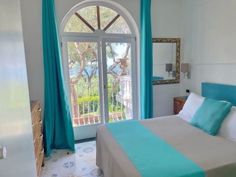 Double Room, 1 Double or 2 Twin Beds | Minibar, in-room safe, desk, free WiFi