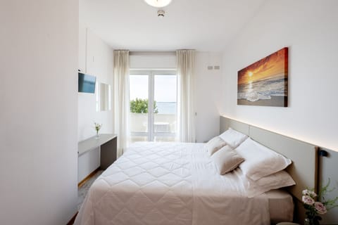 Double Room, Lagoon View (Small) | In-room safe, desk, free WiFi, bed sheets