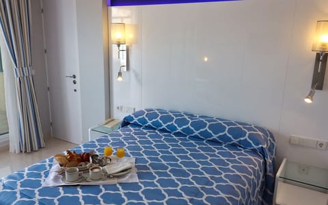 Double or Twin Room, Partial Sea View | 1 bedroom, minibar, desk, blackout drapes