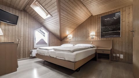 Economy Twin Room | Premium bedding, memory foam beds, in-room safe, desk