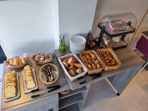 Daily buffet breakfast for a fee