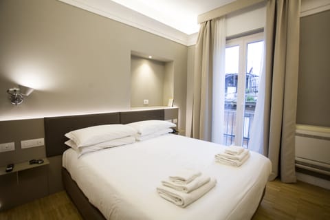Classic Triple Room | Down comforters, pillowtop beds, minibar, in-room safe