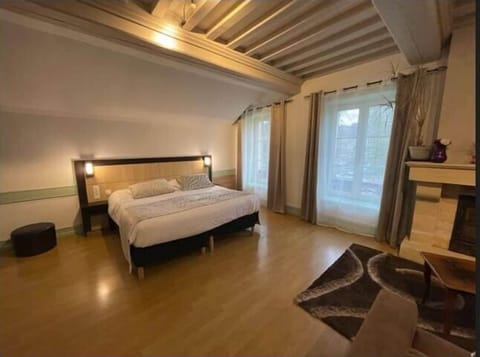 Family Room 6 people | Premium bedding, individually decorated, individually furnished, desk