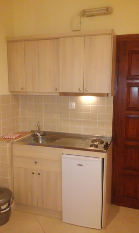 Fridge, stovetop, espresso maker, coffee/tea maker