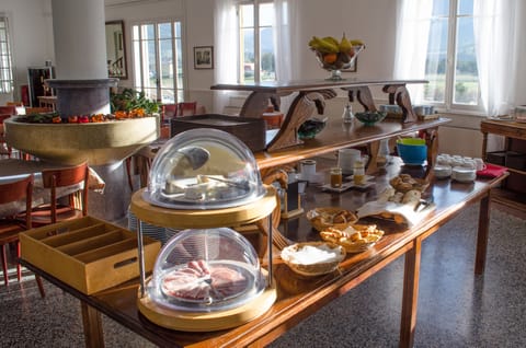 Daily buffet breakfast for a fee