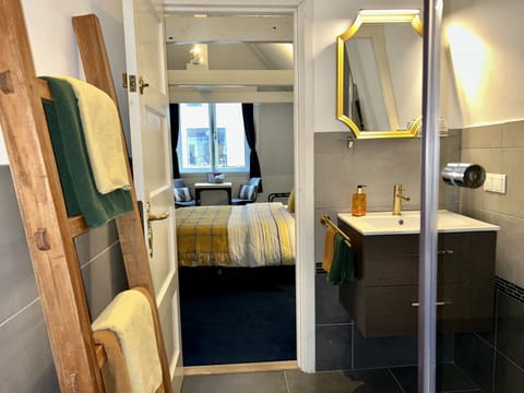 Basic Double Room | Bathroom | Shower, free toiletries, hair dryer, towels
