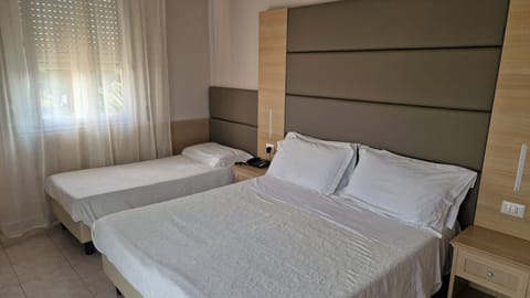 Triple Room | In-room safe, desk, rollaway beds, free WiFi