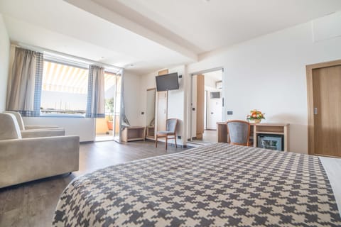 Comfort Apartment, 1 Bedroom, Sea View | Down comforters, minibar, in-room safe, desk