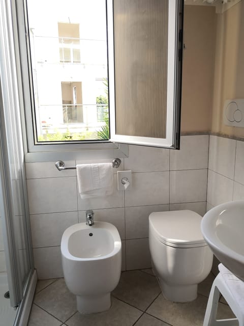 Single Room | Iron/ironing board, free WiFi, bed sheets