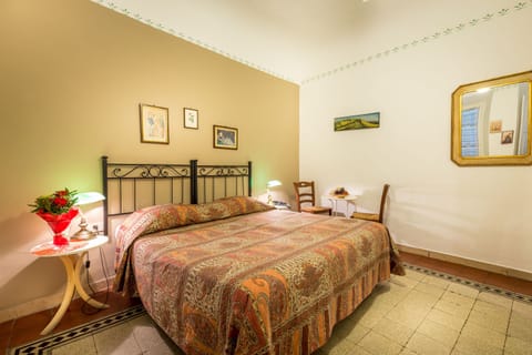 Double Room, Ensuite | Desk, laptop workspace, free WiFi, bed sheets