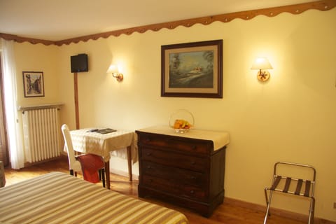 Triple Room | In-room safe, cribs/infant beds, rollaway beds, free WiFi