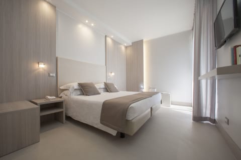 Minibar, in-room safe, desk, cribs/infant beds