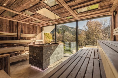 Couples treatment rooms, sauna, hot tub, steam room, Turkish bath