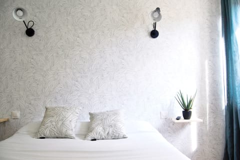 Double Room | In-room safe, desk, laptop workspace, soundproofing