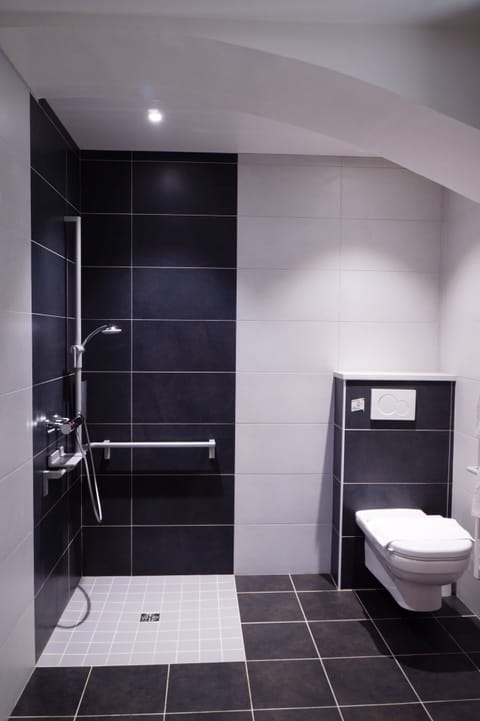 Comfort Room, Accessible, City View | Premium bedding, in-room safe, desk, blackout drapes