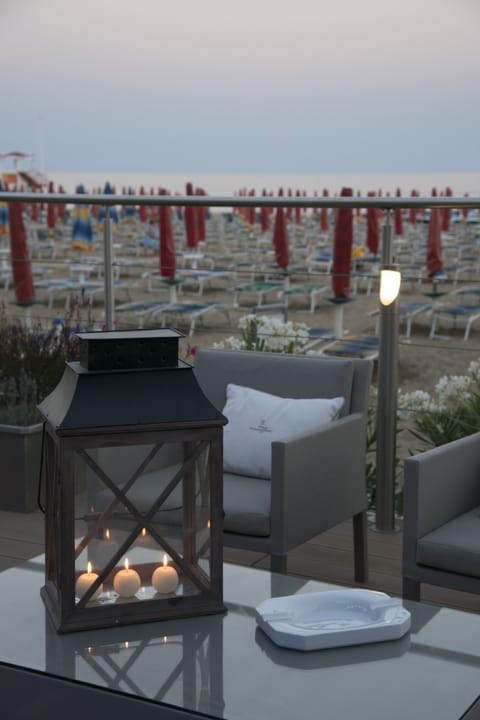 Poolside bar
