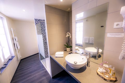 Family Room | In-room safe, desk, soundproofing, iron/ironing board