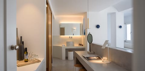 Superior Suite, 1 Queen Bed, Balcony, Sea View | Premium bedding, minibar, in-room safe, individually decorated