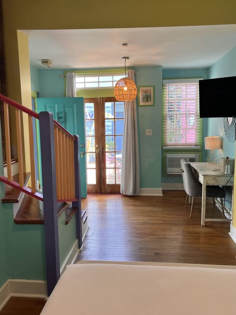 Classic Room | Premium bedding, iron/ironing board, free WiFi, bed sheets