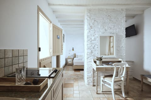 Premium bedding, in-room safe, desk, soundproofing