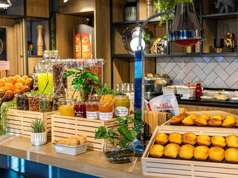 Daily buffet breakfast for a fee