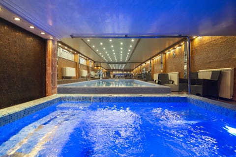 Couples treatment rooms, hot tub