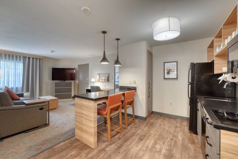 Premium bedding, in-room safe, desk, blackout drapes