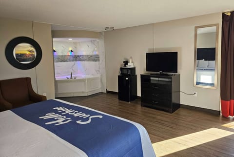 Deluxe Suite, 1 King Bed, Smoking | Desk, blackout drapes, iron/ironing board, free cribs/infant beds