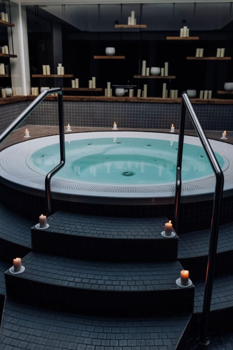 Sauna, steam room, body treatments, aromatherapy, hot stone massages