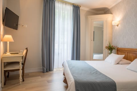 Premium bedding, Select Comfort beds, in-room safe, desk