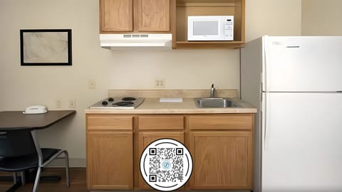 Fridge, microwave, stovetop