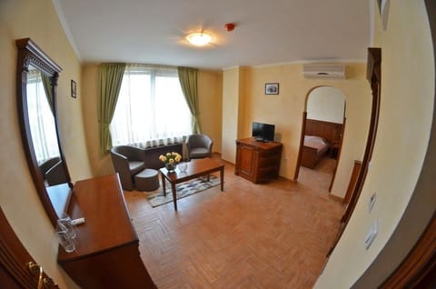 Comfort Double or Twin Room | 1 bedroom, minibar, in-room safe, desk