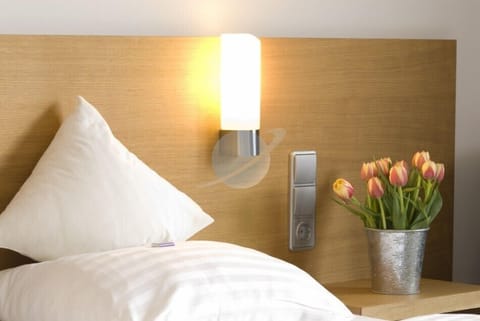 Premium bedding, in-room safe, desk, cribs/infant beds