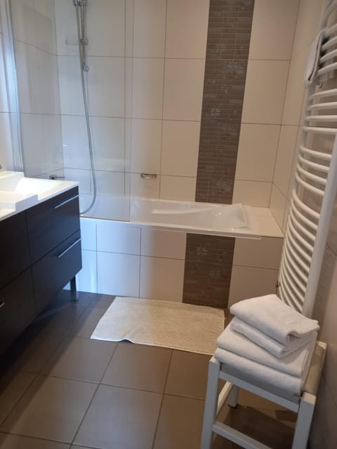 Deep soaking tub, free toiletries, hair dryer, towels